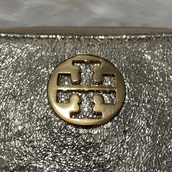 💖 Tory Burch Gold Ipad case - Picture 2 of 6